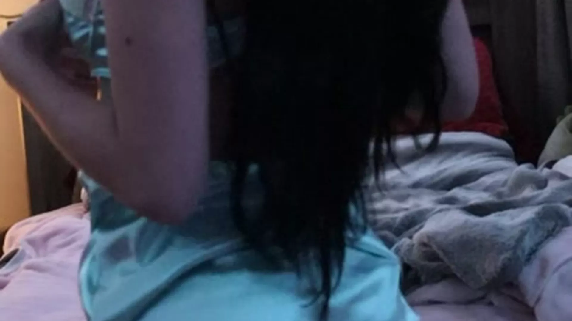 itsellexo showing her naked ass in her bedroom